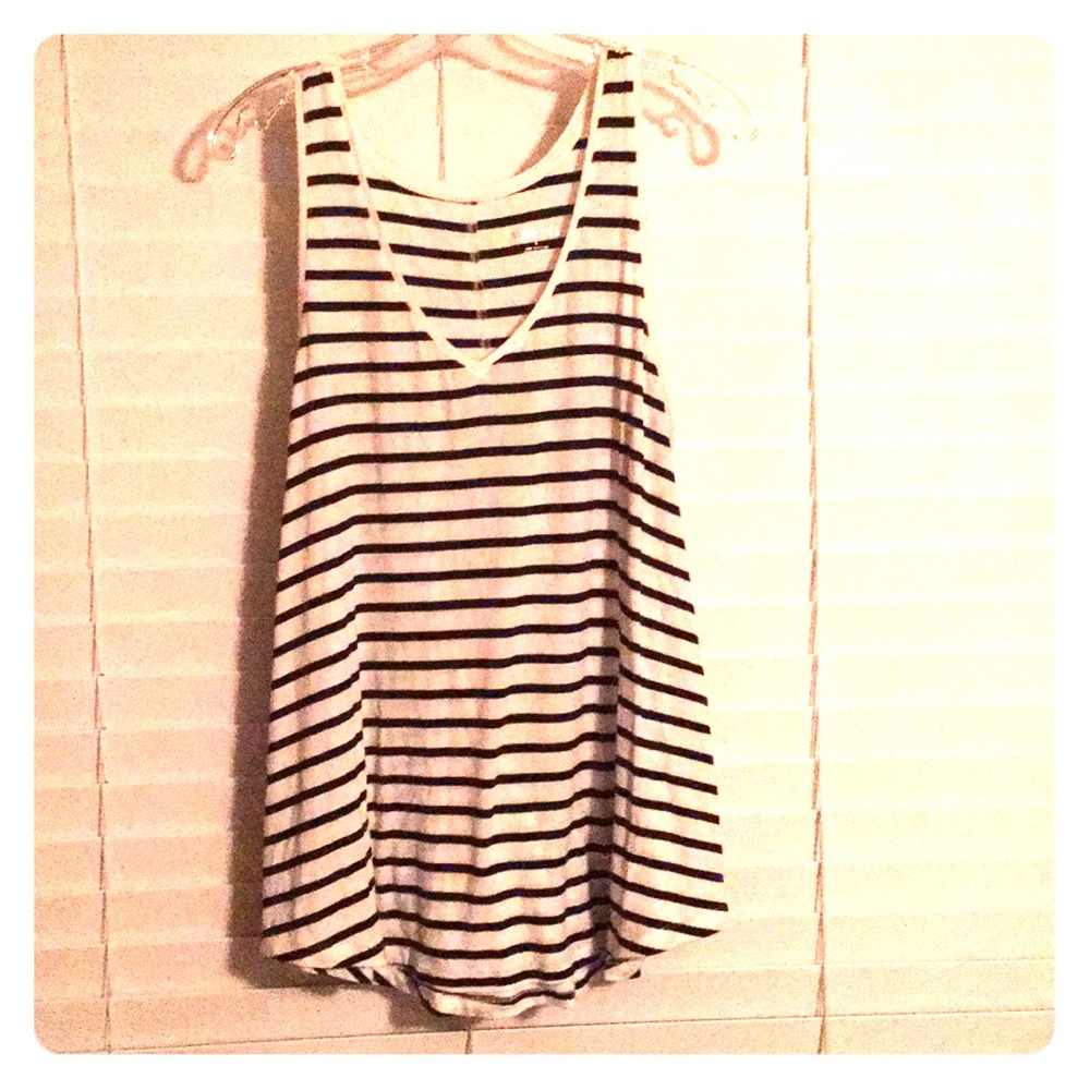 V-neck tank top